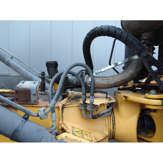 2008 فولفو A 25 E-43853554