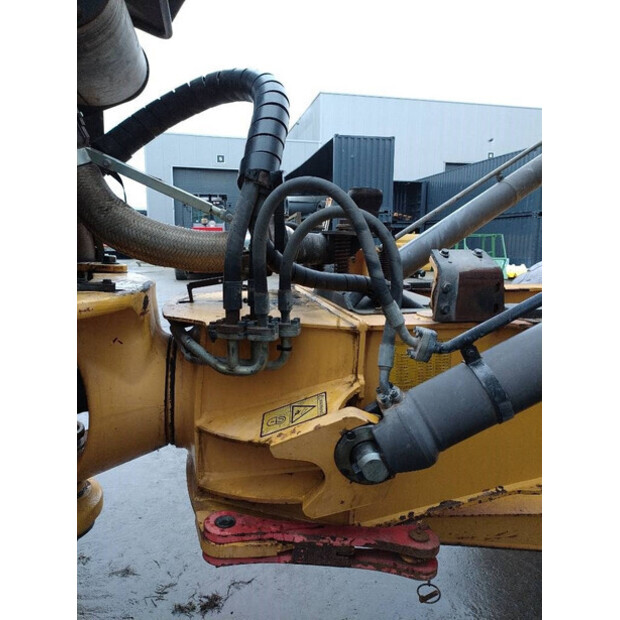 2008 فولفو A 25 E-43853557