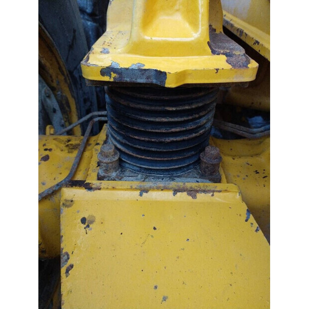 2008 فولفو A 25 E-43853558