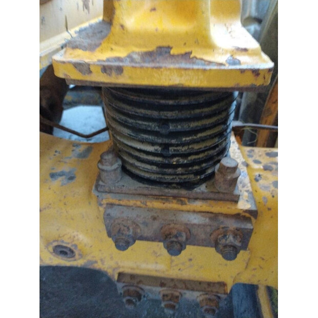 2008 فولفو A 25 E-43853559