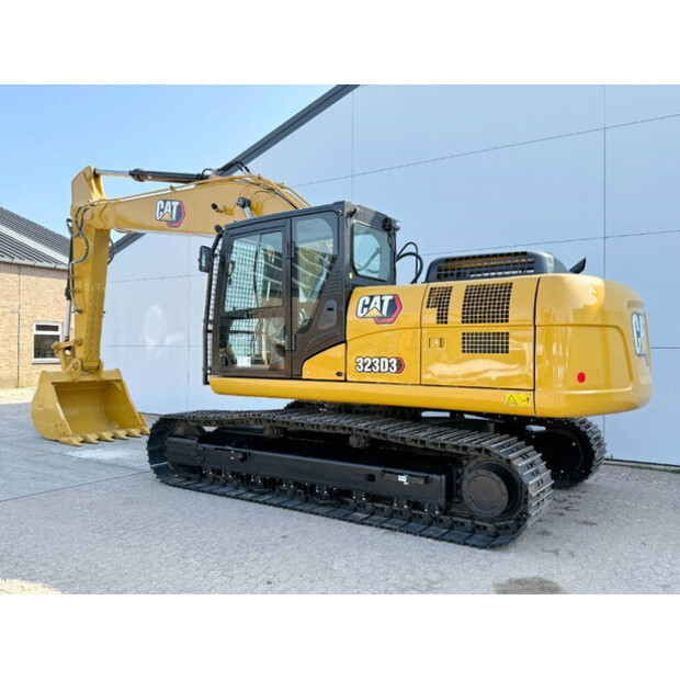 2025 كاتربيلر 323D3-43854389