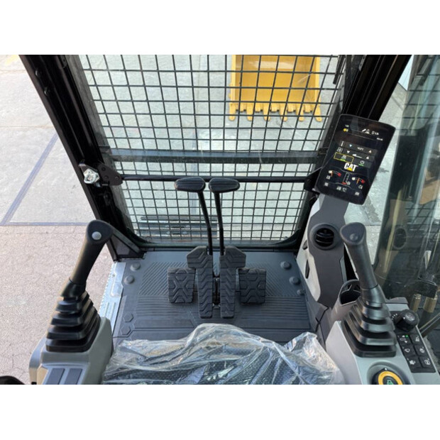 2025 كاتربيلر 323D3-43854395