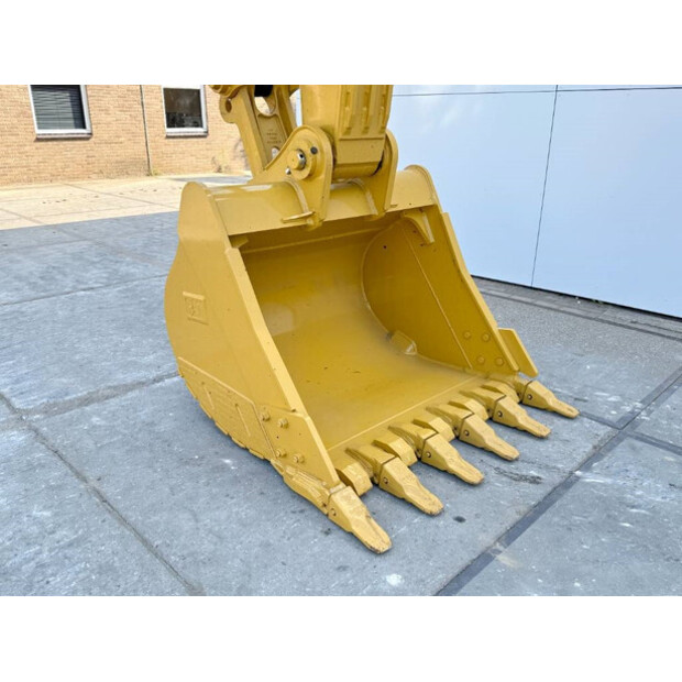 2025 كاتربيلر 323D3-43854428