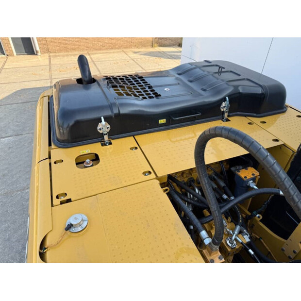 2025 كاتربيلر 323D3-43854436