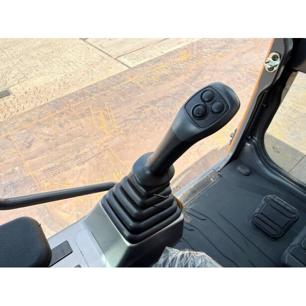 2025 Doosan DX205-43854512