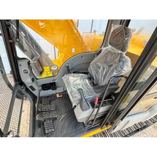 2025 JCB 205-43854602