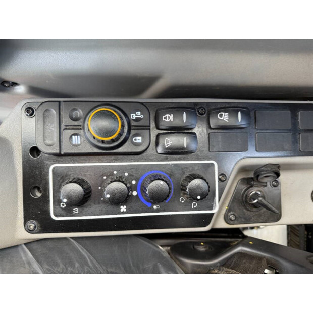 2025 JCB 205-43854604