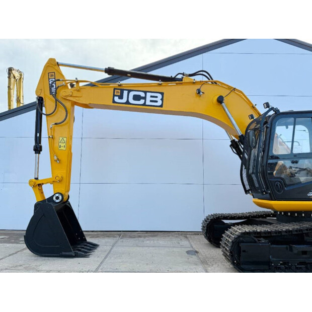 2025 JCB 205-43854605