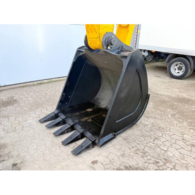 2025 JCB 205-43854607