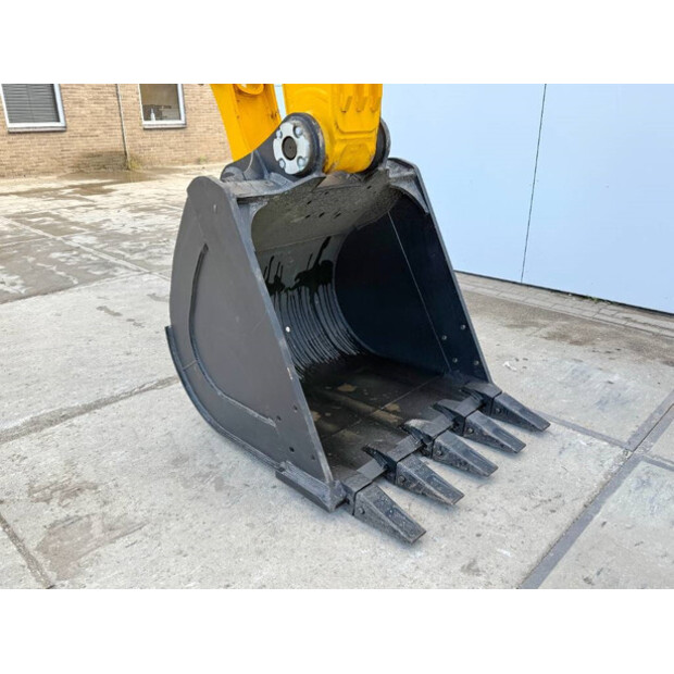 2025 JCB 205-43854608