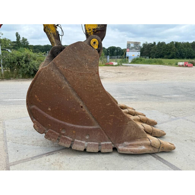 2017 كوماتسو PC700LC-11-43854640