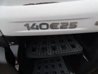 2011-iveco-eurocargo-140e25-43855272