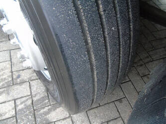 2011-iveco-eurocargo-140e25-43855273