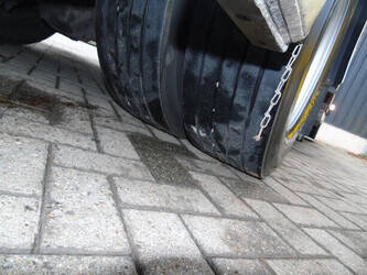 2011-iveco-eurocargo-140e25-43855275