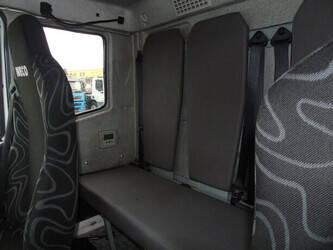 2011-iveco-eurocargo-140e25-43855289