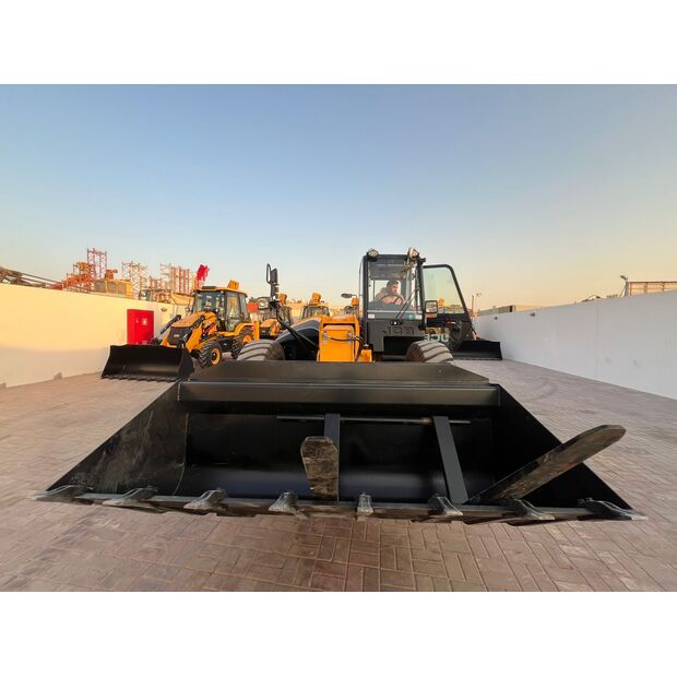 2024 JCB 530-70-43869482