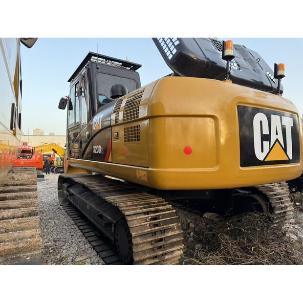2022 كاتربيلر 323D2L-43869881