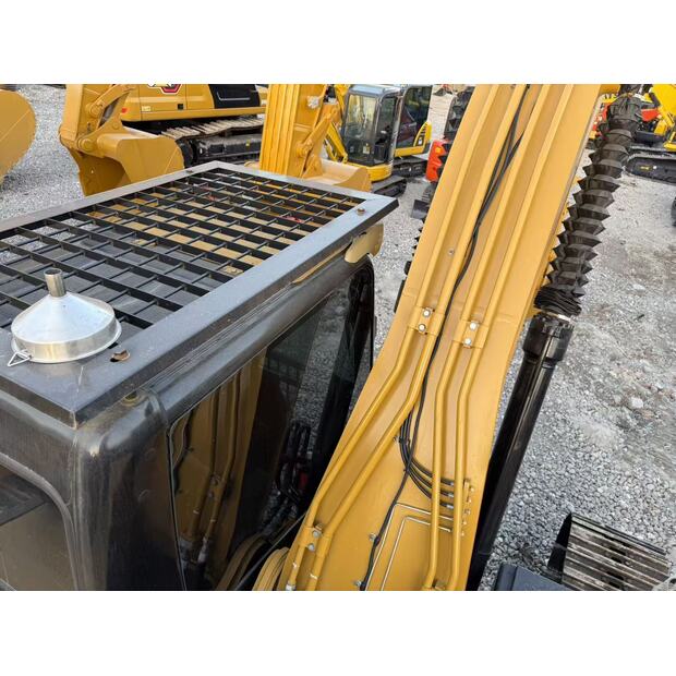 2022 كاتربيلر 323D2L-43869884