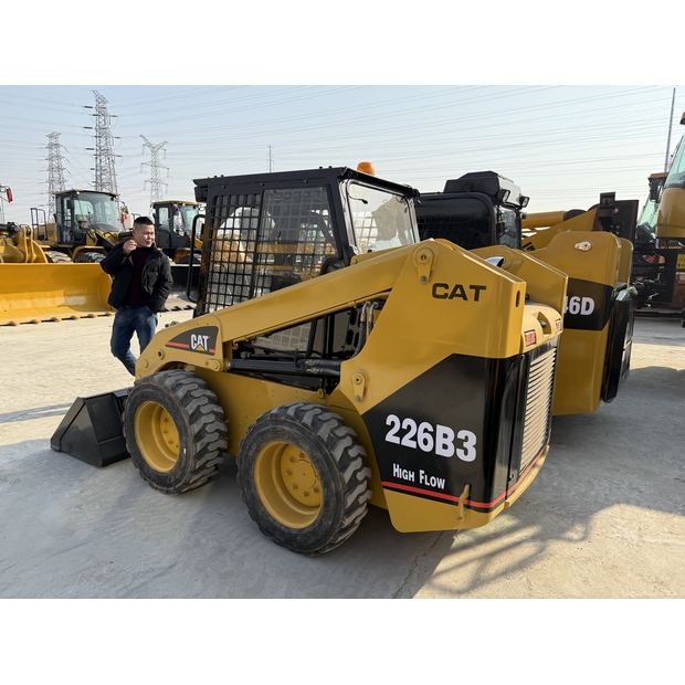 2023 كاتربيلر 226B3-43883867