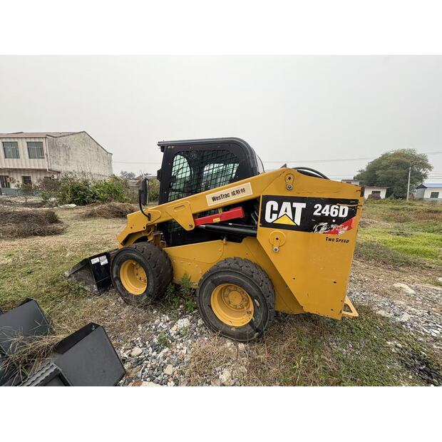 2024 كاتربيلر 246D-43883892