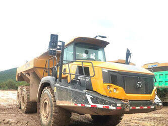 صورة ل شاحنات 2023 اكس سي ام جي XDA45VII