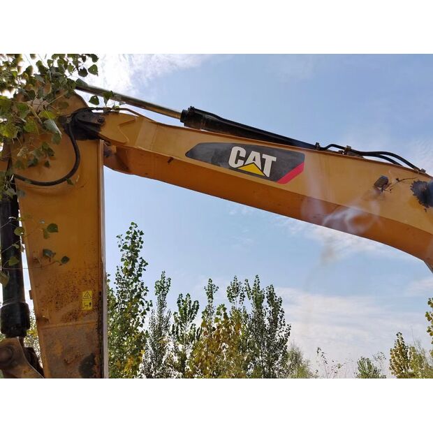 2016 Caterpillar 330D2L-43895359