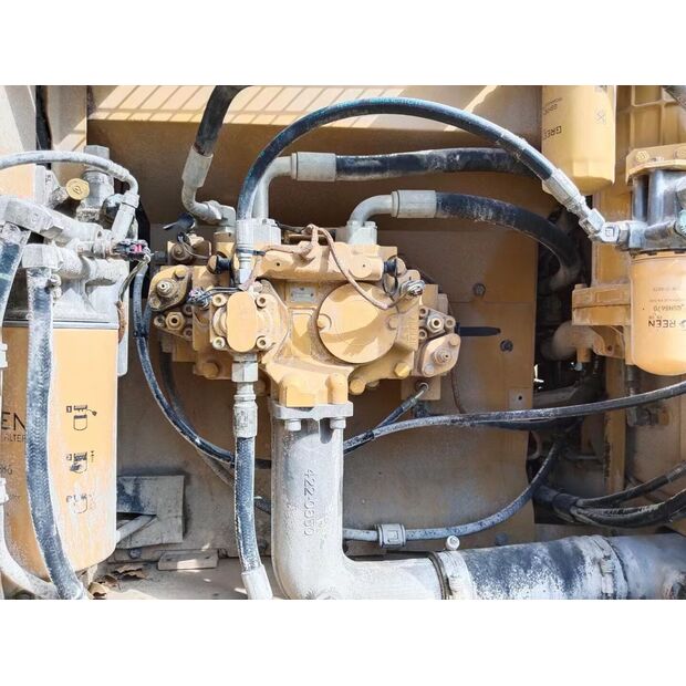 2016 Caterpillar 330D2L-43895364