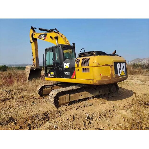 2017 Caterpillar 320D2-43895389