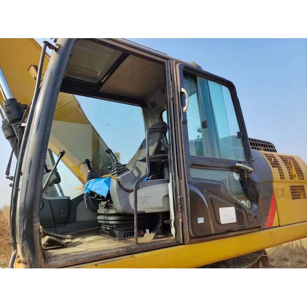 2017 Caterpillar 320D2-43895392