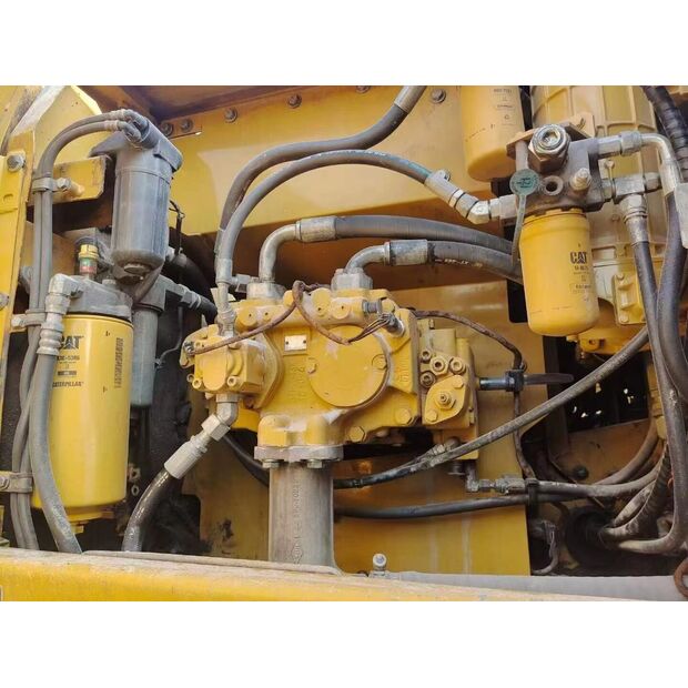 2017 Caterpillar 320D2-43895395