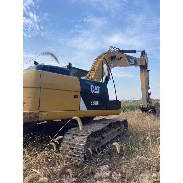 2014 Caterpillar 320D2-43895399