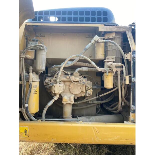 2014 Caterpillar 320D2-43895403