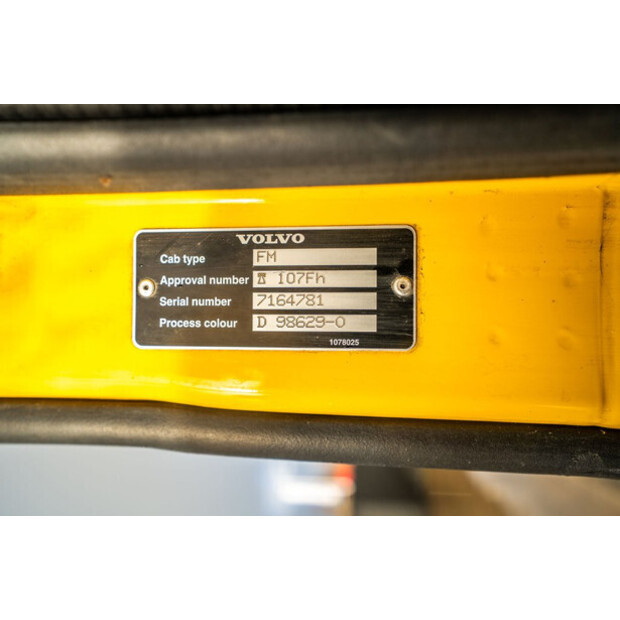 2009 فولفو FM400-43896508