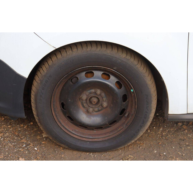 Ford Transit Courier-43897729