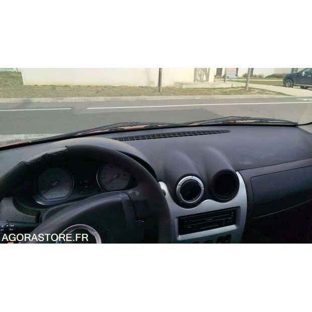 2010 داسيا LOGAN-43912360