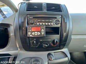 2011-peugeot-expert-1388182-43913123