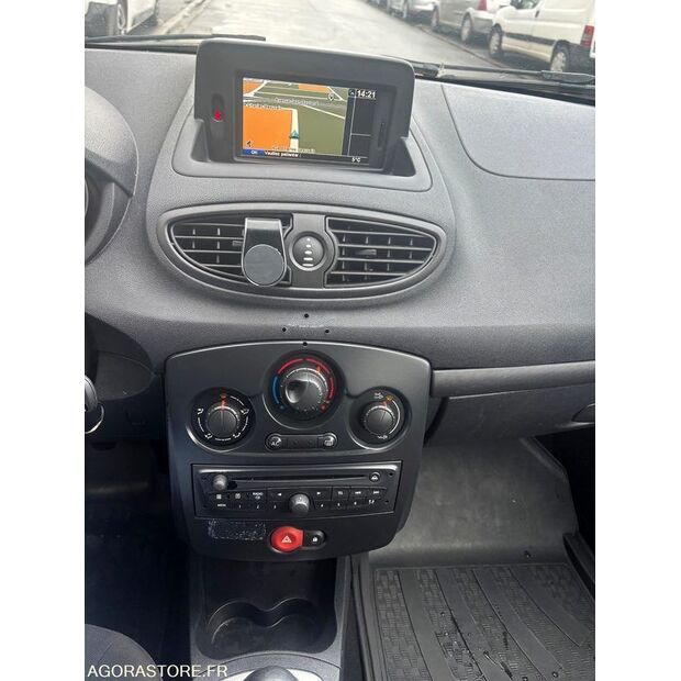 2013 Renault Clio-43913651