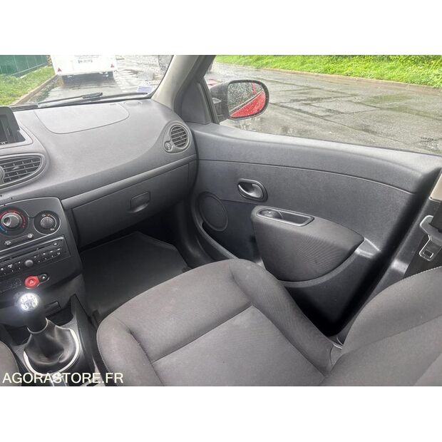 2013 Renault Clio-43913654