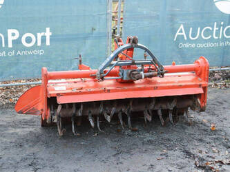 صورة ل معدات الزراعة والغابات كوبوتا AS 155