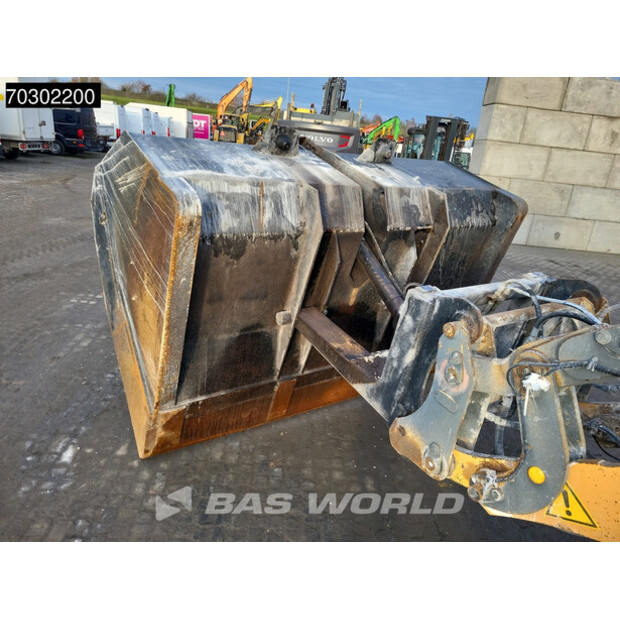 2013 ليبهير L538-43916125