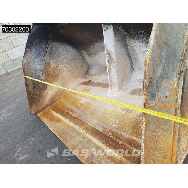 2013 ليبهير L538-43916128