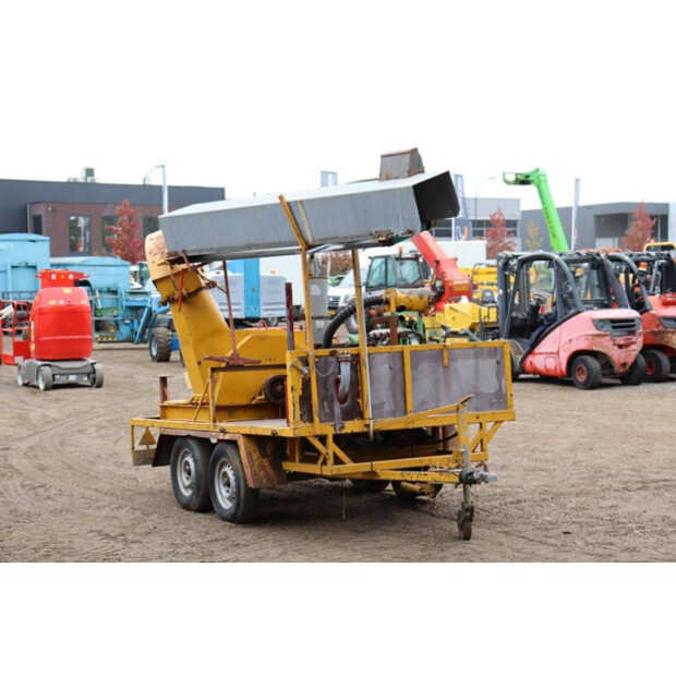 1977 بيترس AIIZH-43916147