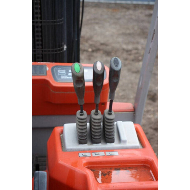 2003 BT CBE 2.5 AC-43916748