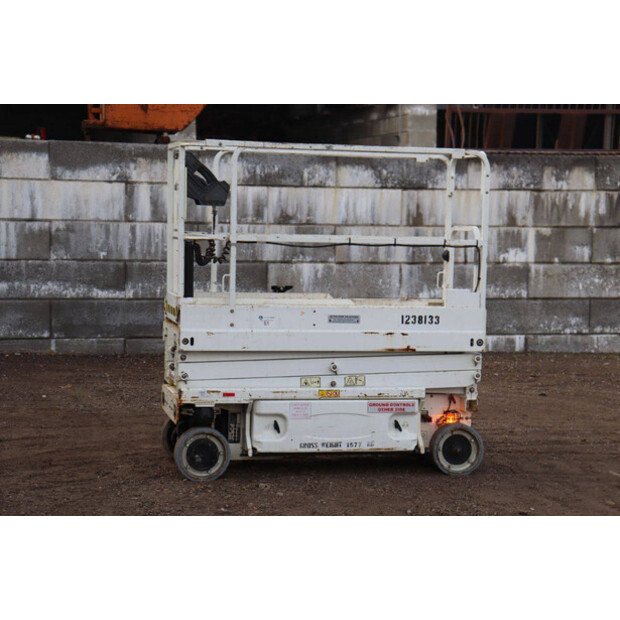 2015 جيه ال جي 1930ES-43917675