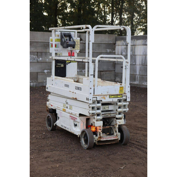 2015 جيه ال جي 1930ES-43917678