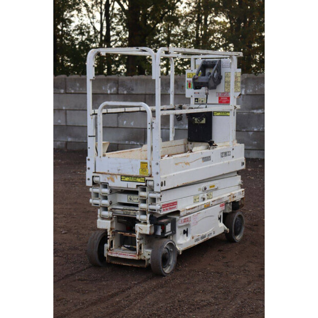 2015 جيه ال جي 1930ES-43917680