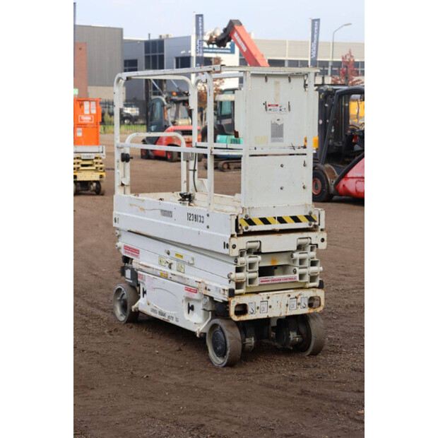 2015 جيه ال جي 1930ES-43917681