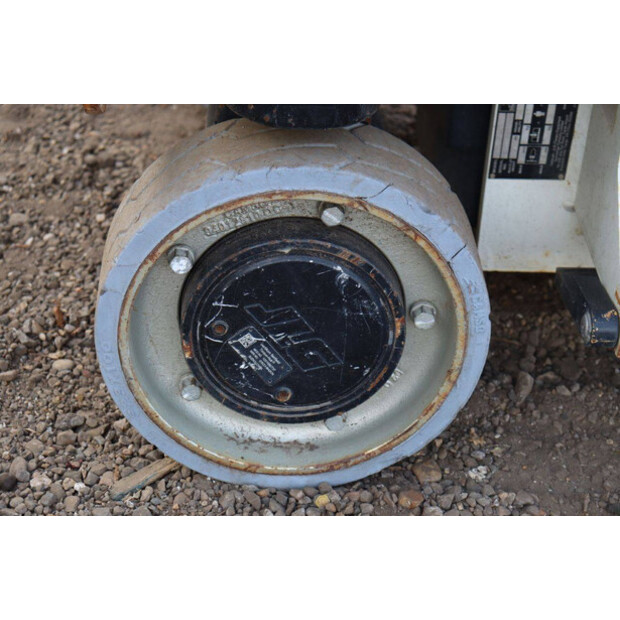 2015 جيه ال جي 1930ES-43917685