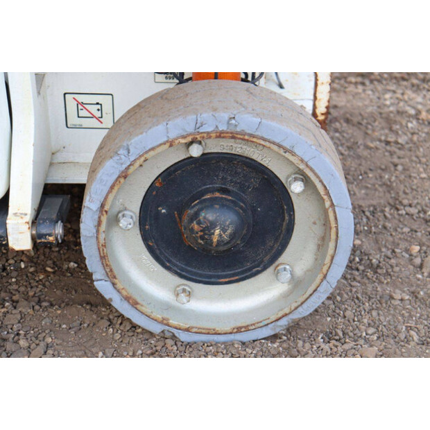 2015 جيه ال جي 1930ES-43917686