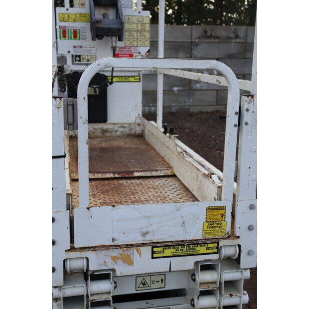 2015 جيه ال جي 1930ES-43917688